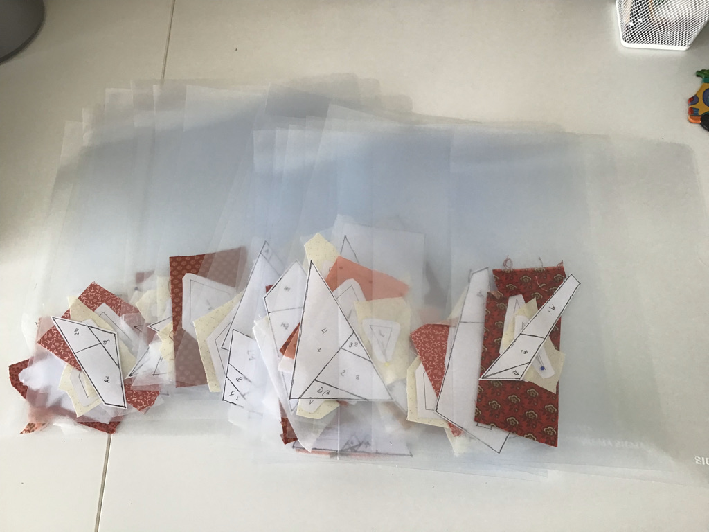 Elk paper piecing patroondeel met bijbehorende stofjes in een hoesje